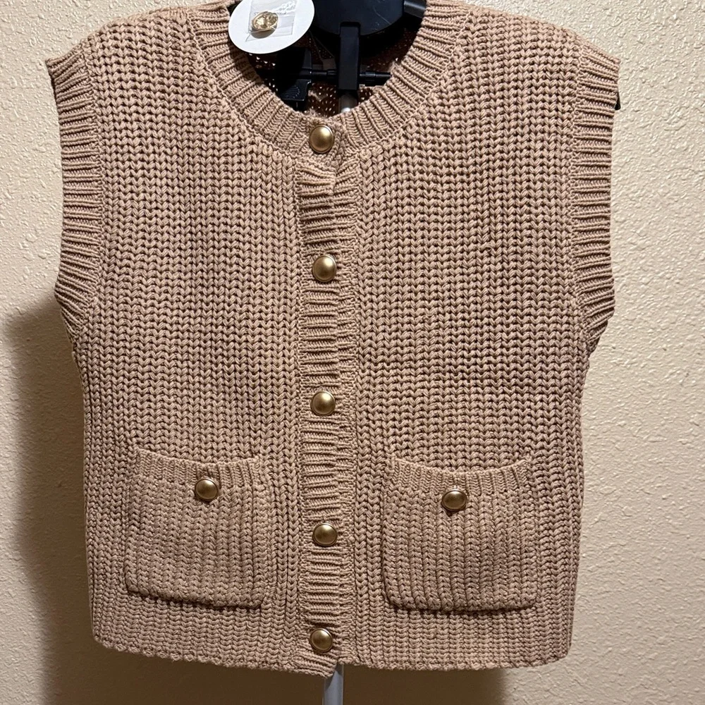 Hazelnut soft cable Knit cardigan Vest with Gold Buttons Womens size large - Picture 3 of 6